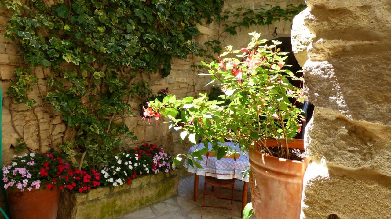 Bed And Art Bed and Breakfast Calvisson Exterior foto